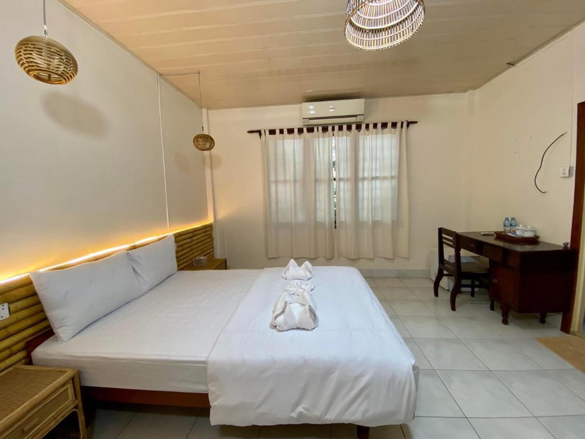 Ecran Riverfront Guesthouse กำปอต ภายนอก รูปภาพ