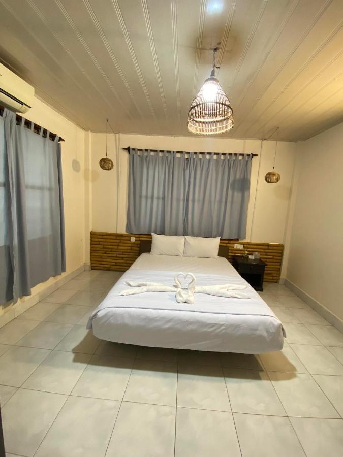 Ecran Riverfront Guesthouse กำปอต ภายนอก รูปภาพ