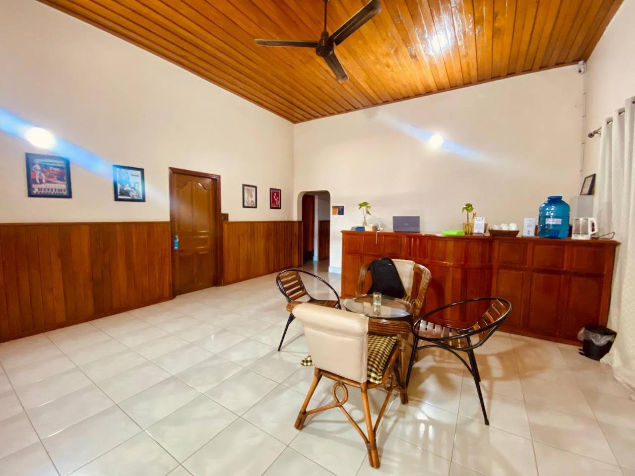Ecran Riverfront Guesthouse กำปอต ภายนอก รูปภาพ